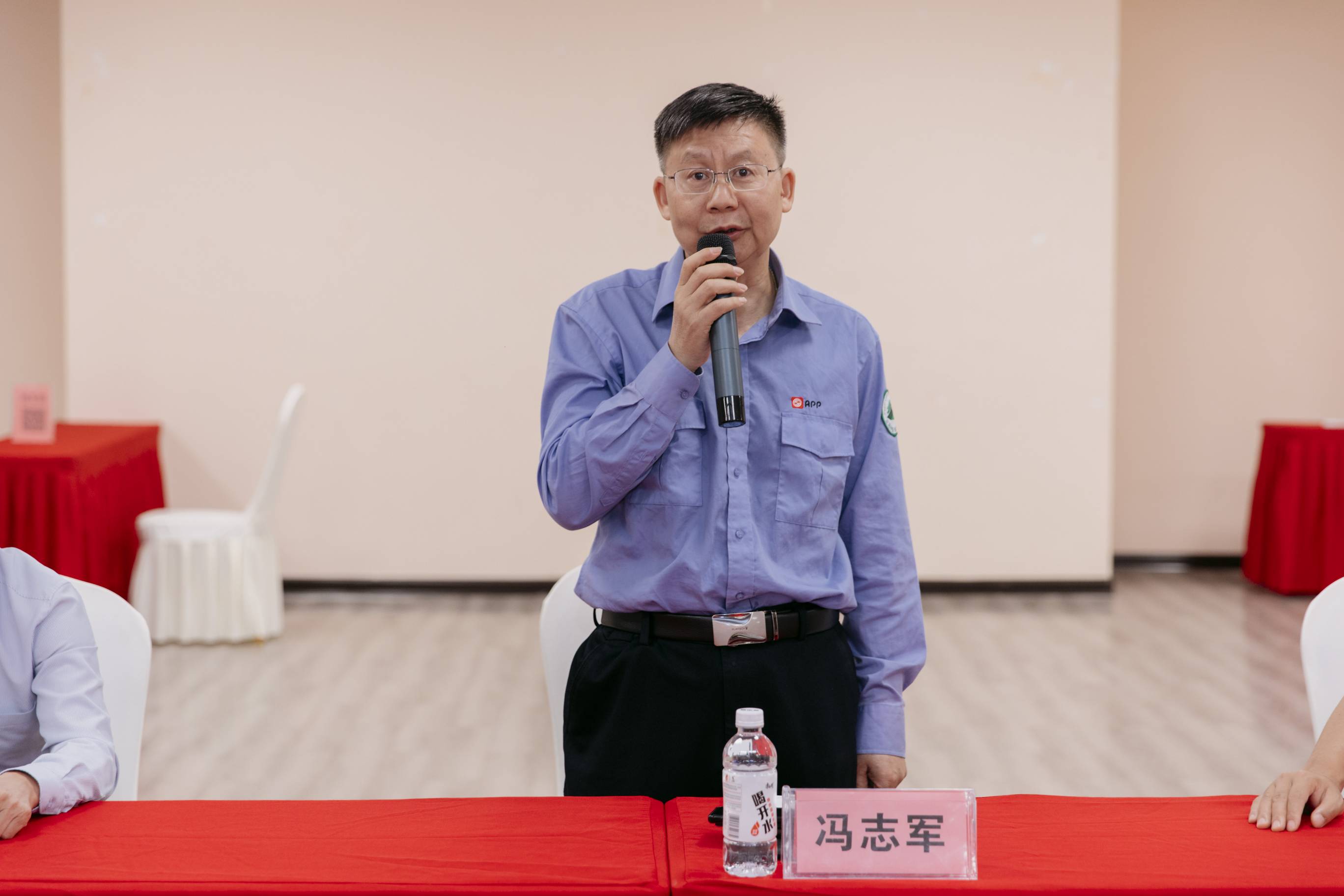 橡胶履带运输车雨季运输三方签约仪式在广西隆重举行