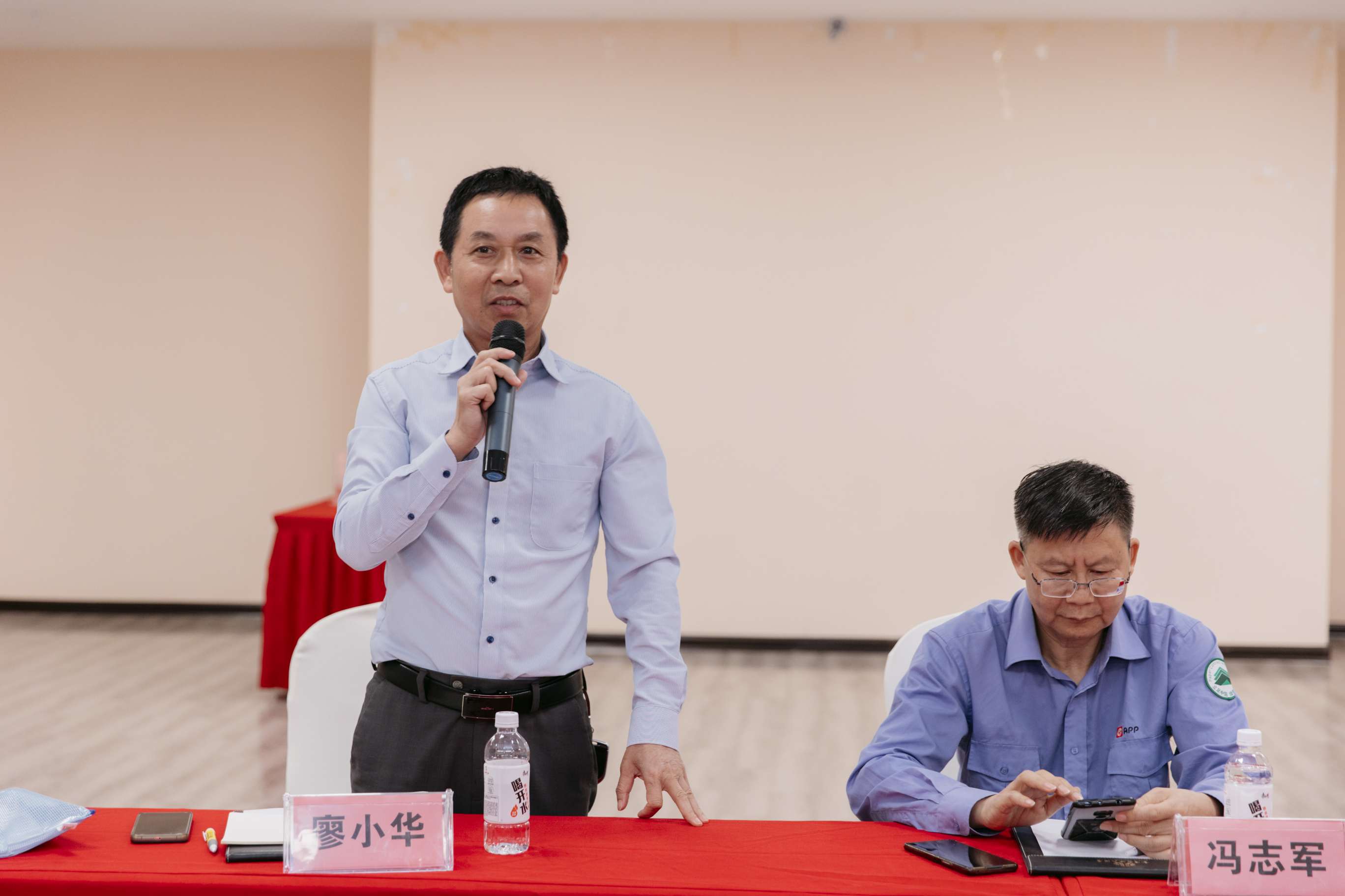 橡胶履带运输车雨季运输三方签约仪式在广西隆重举行