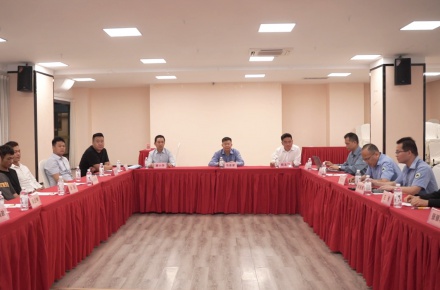 橡胶履带运输车雨季运输三方签约仪式在广西隆重举行